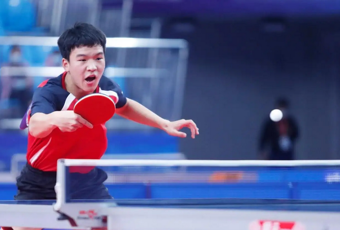 梅西手捧世 梅西手捧世