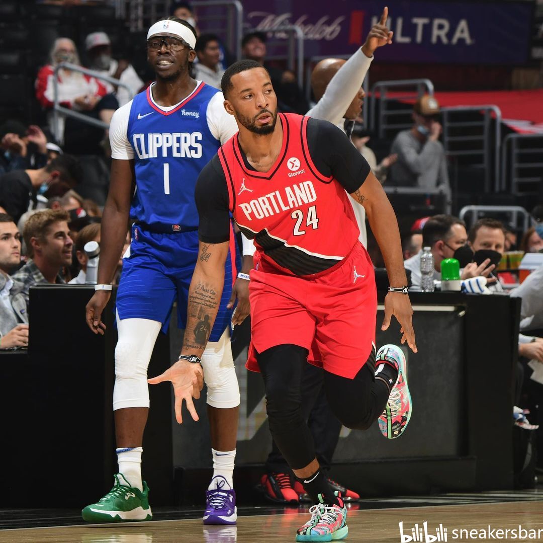 杜兰特遭遇詹姆斯困境，必须降薪续约，理由是太老和不是球队核心